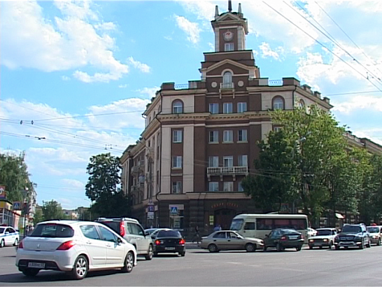 Много шума из ничего: в Орле 2 легковушки не поделили дорогу 