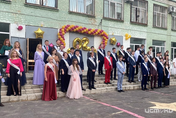 Выпускники Орловской области прощаются с детством и вступают во взрослую жизнь
