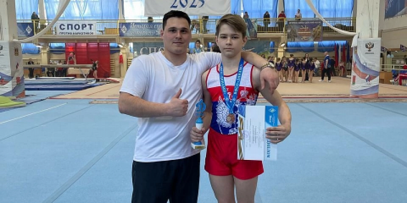 Воспитанник спортивной школы гимнастики и акробатики  завоевал две медали в Брянске