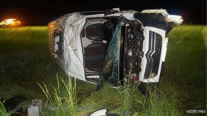 На орловской трассе опрокинулся фургон: водитель пострадал 