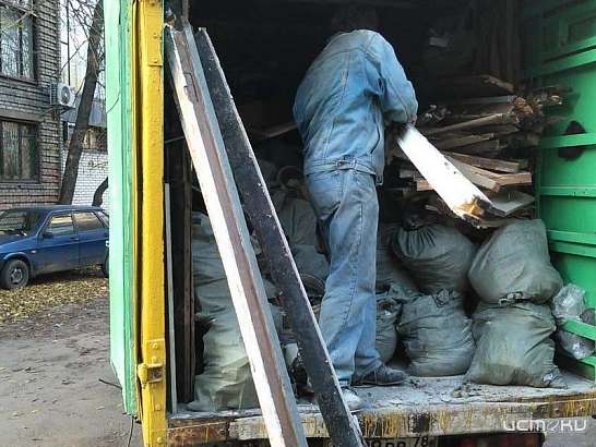 Орловчан призывают фотографировать «черных возчиков» мусора