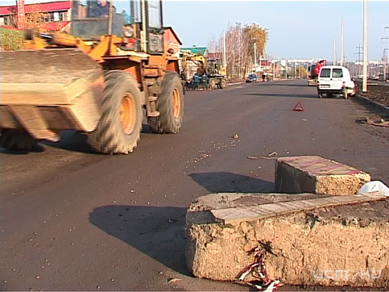Автомобили VS бетонные плиты: новые "сюрпризы" строительства дороги от Генерала Родина до Карачевского шоссе 