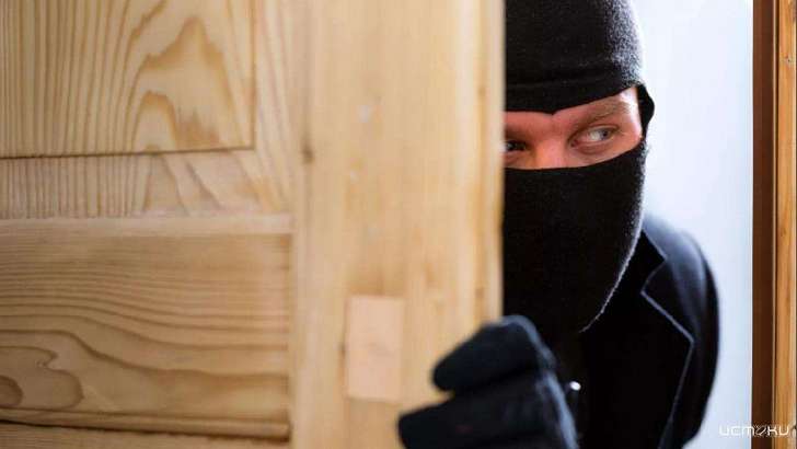 Орловчанина избили и ограбили в собственной квартире