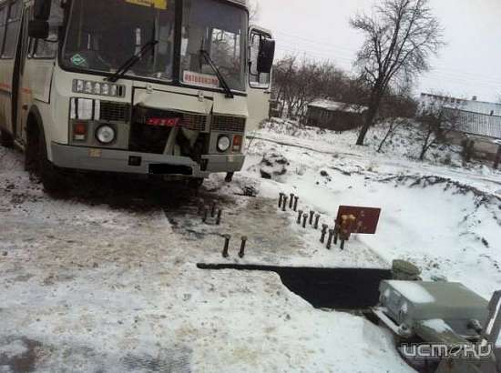 В Орловском районе маршрутка с пассажирами врезалась в ограждение