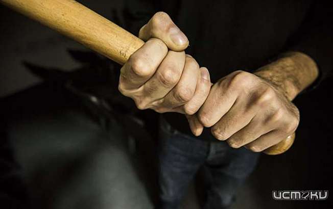 Болховский уголовник избил женщину палкой