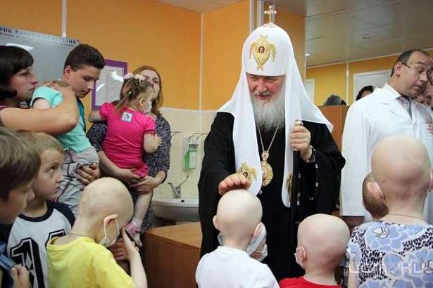 Патриарх Кирилл встретился с маленькими пациентами детской областной больницы