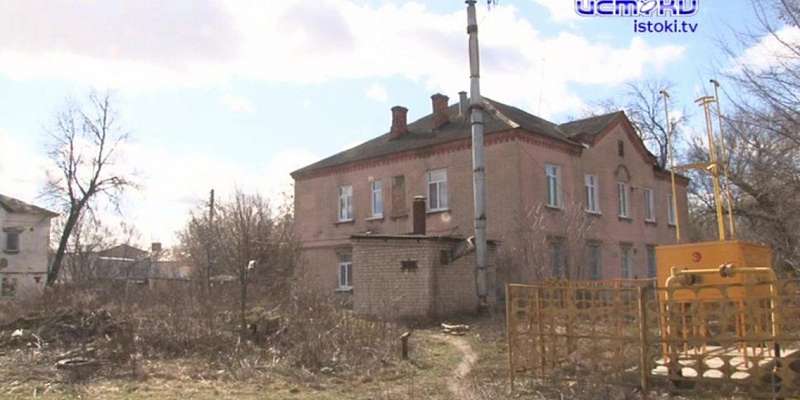 Колдобины, мусор и темнота — вечные спутники жильцов трех домов на ул. Линейной в Орле