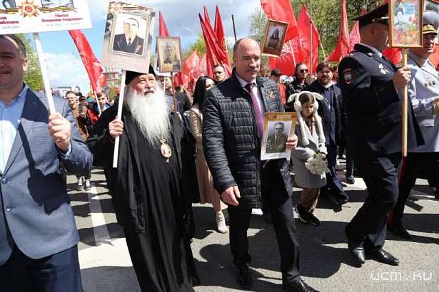 Духовенство Орловской епархии прошли в колонне «Бессмертного полка»
