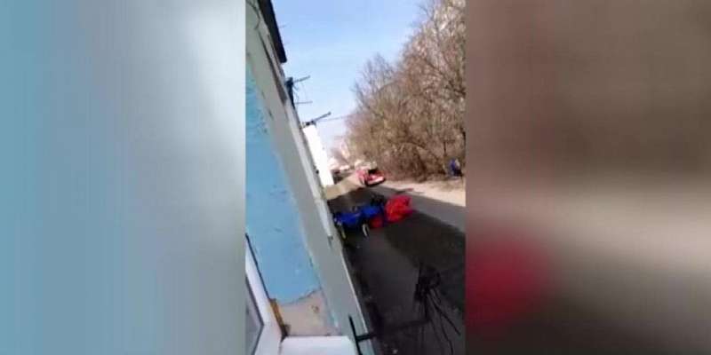 Видео: орловчанина отговорили от прыжка с четвертого этажа