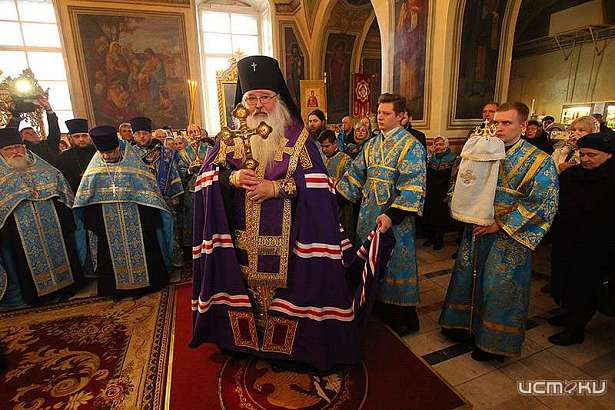 Патриарх наградил орловского митрополита Тихона