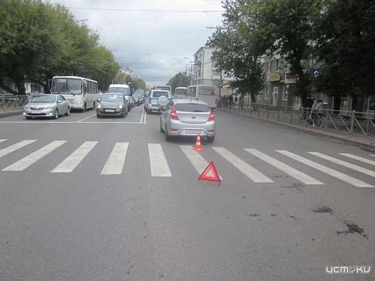 В Орле на Комсомольской иномарка сбила 17-летнюю девушку