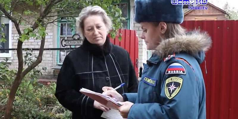 Зима ближе - обогреваться доступными методами некоторые орловчане будут все чаще. Спасатели пошли по домам напомнить правила безопасности