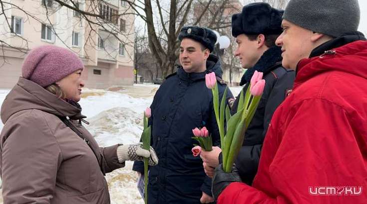 Полицейские сделали сюрприз орловчанкам перед 8 марта