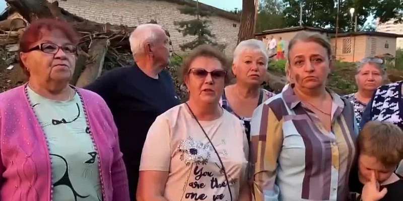 Жители ул. Орловских Партизан записали обращение к президенту России Владимиру Путину