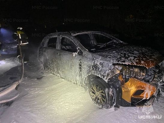 Ночью в Орле сгорели два автомобиля