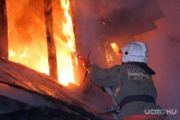 В Покровском районе подожгли хозпостройку