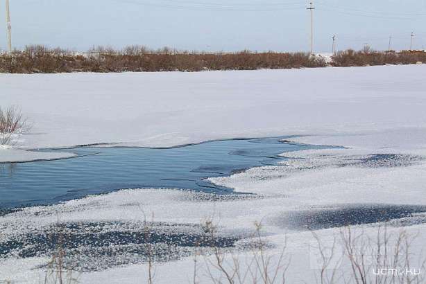 На Орловщине из-подо льда достали тело мужчины