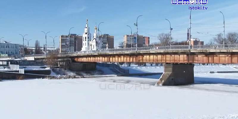 Из-за несанкционированного митинга закрыли кафе и каток в центре города, а подрядчик, построивший бараки для сирот в Троснянском районе, не избежал уг...
