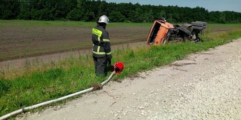 дтп МЧС по Орловской области Под Орлом в результате ДТП с бензовозом разлилось дизельное топливо