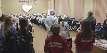 Орловские спасатели провели занятия для студентов, где показали как действовать в экстренных ситуациях. 