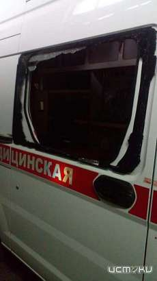 Вызов орловских медиков к буйному пациенту закончился повреждением автомобиля «скорой»