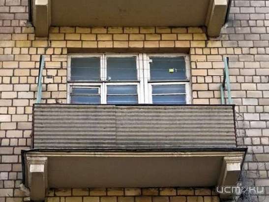 В Ливнах 57-летний мужчина спрыгнул с балкона пятого этажа