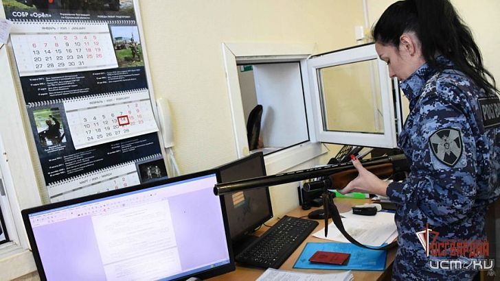 Орловчанин нашел ствол и сдал сотрудникам Росгвардии 