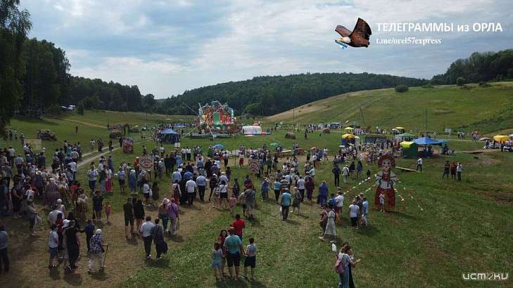 В деревне в Орловской области прошли народные гулянья