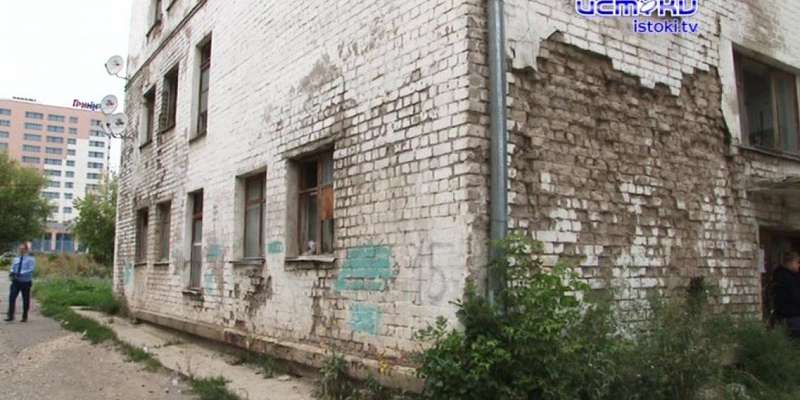 Встреча с жильцами и объезд: новый прокурор Орловщины взялся за аварийные дома 