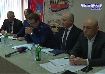 "Дырявого кувшина не наполнишь". "Дырявого кувшина не наполнишь".