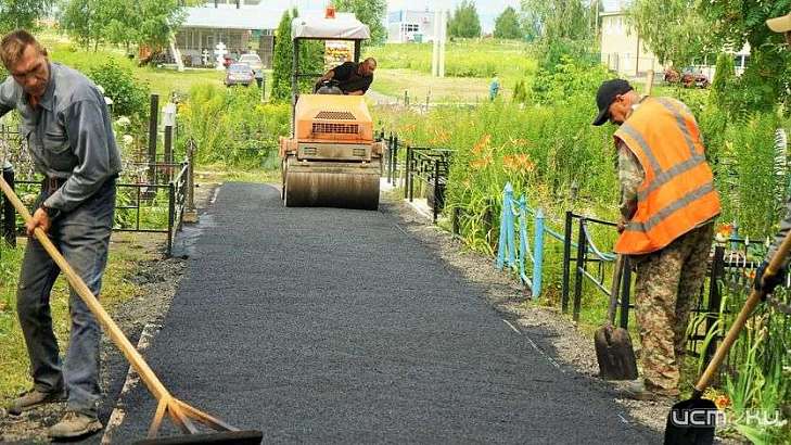 На Наугорском кладбище Орла ремонтируют участок центральной дороги