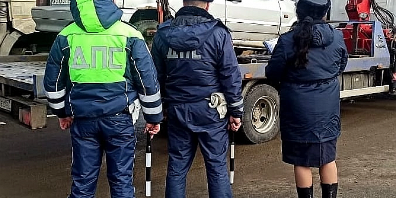 Орловчанка пыталась скрыться от приставов на машине, но попытка оказалась безуспешной