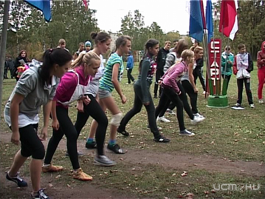 400 школьников пробежались по лесу 