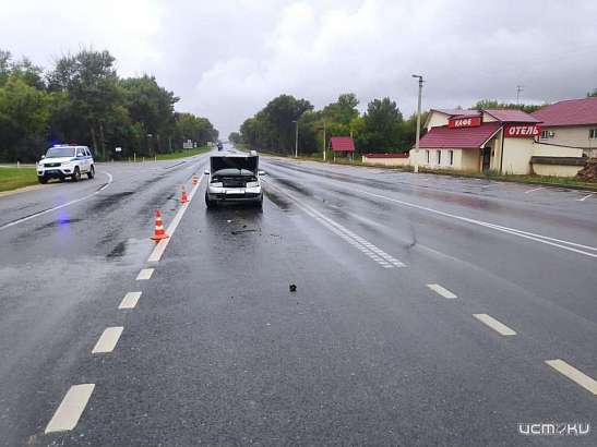 В Орле «ВАЗ» создал помеху «Ладе» и она врезалась в фонарь 