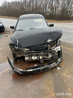 Не уступил дорогу: под Орлом «Фольксваген» столкнулся с «Ладой»