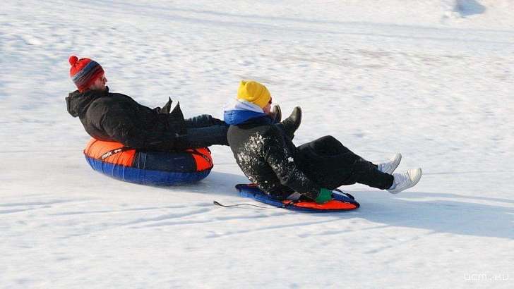 Полиция советует орловчанам следить за детьми на горках. В противном случае могут оштрафовать