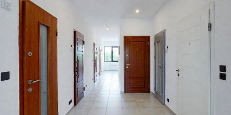 Как правильно выбрать входную дверь в квартиру: от толщины стали до замков и утепления