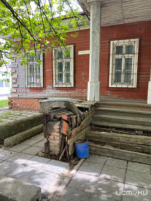 Орловчане бьют тревогу: Дом Фоминых на Октябрьской в критическом состоянии