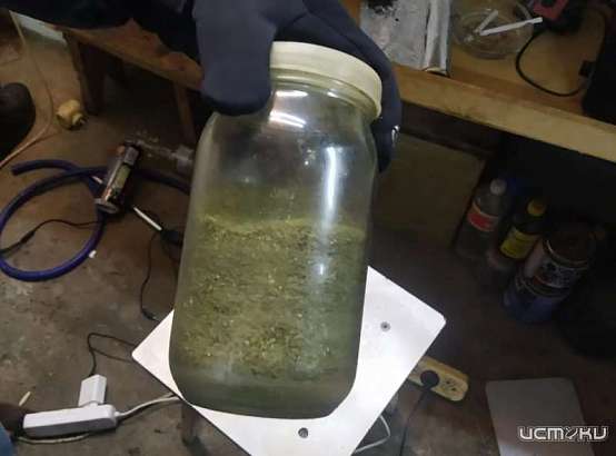 В гараже у жителя Ливенского района нашли марихуану в крупном размере