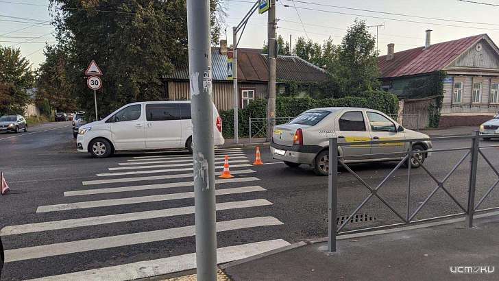 Орловчанка попала под колеса «Рено» на пешеходном переходе