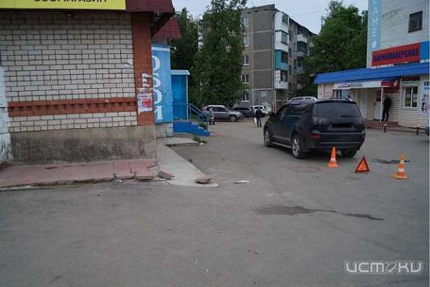 В Орле ребенок попал под колеса иномарки, двигавшейся задним ходом