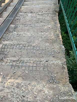 Глазами очевидцев: орловчане показали состояние ступеней моста, ведущего к озеру Светлая жизнь