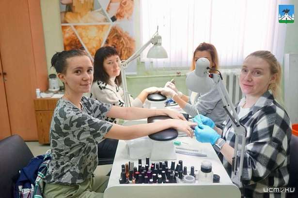 В Орле для мам и жён участников СВО проводят акцию "Зеркало весны"