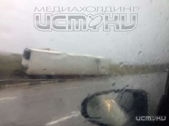 Под Орлом столкнулись фура и легковушки. Фоторепортаж