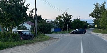 автомобильная авария Во Мценске легковушка протаранила столб после удара иномарки