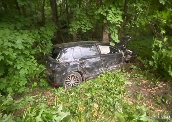 Не уступил дорогу: под Орлом столкнулись две иномарки Не уступил дорогу: под Орлом столкнулись две иномарки