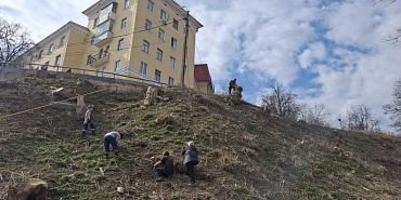 Склон у спасательной станции на набережной Орла лишился растительности