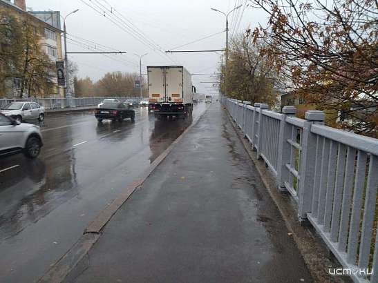 Чиновников просят установить на Герценском мосту в Орле грязезащитные экраны