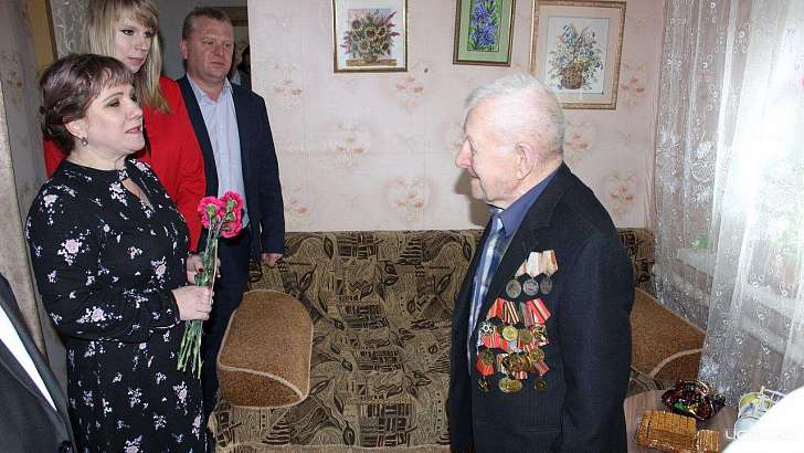 Около 100 ветеранов Орловско-Курского региона МЖД поздравили волонтеры в канун Дня Победы