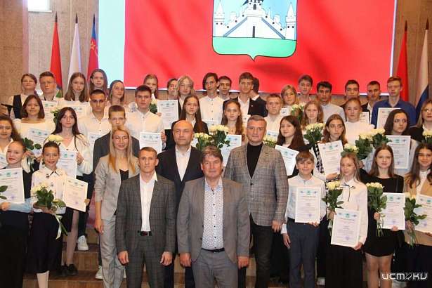 В Орле 61 школьник будет до конца учебного года получать стипендию в размере 2 тыс. рублей